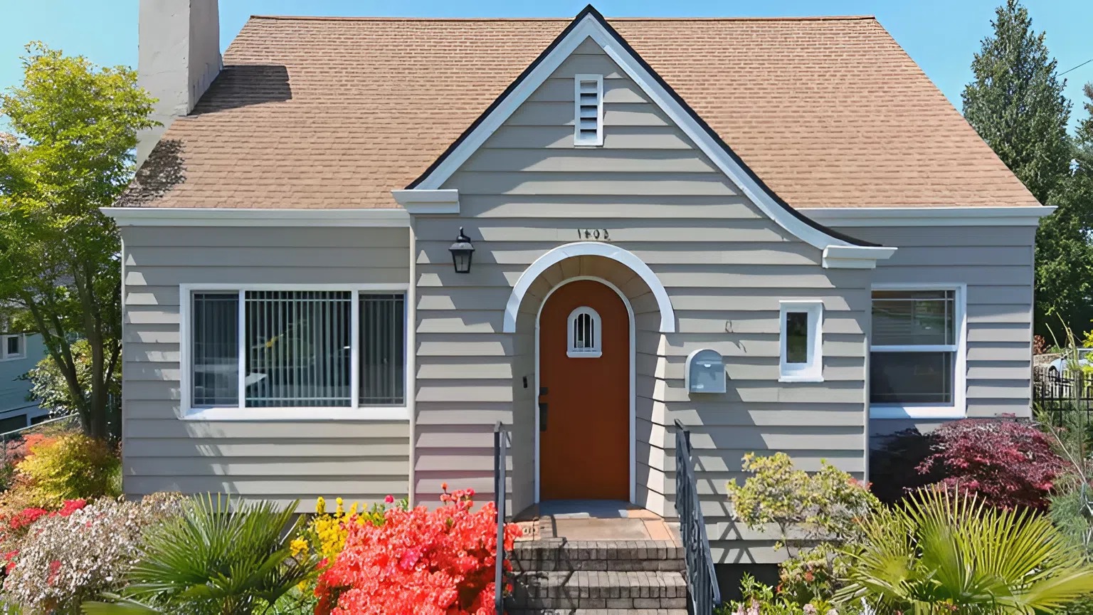 Exterior home with freshly painted siding and entryway by a painter in Wellesley, MA